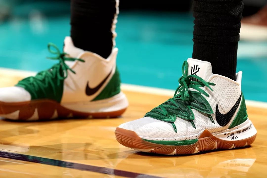 把球打进场